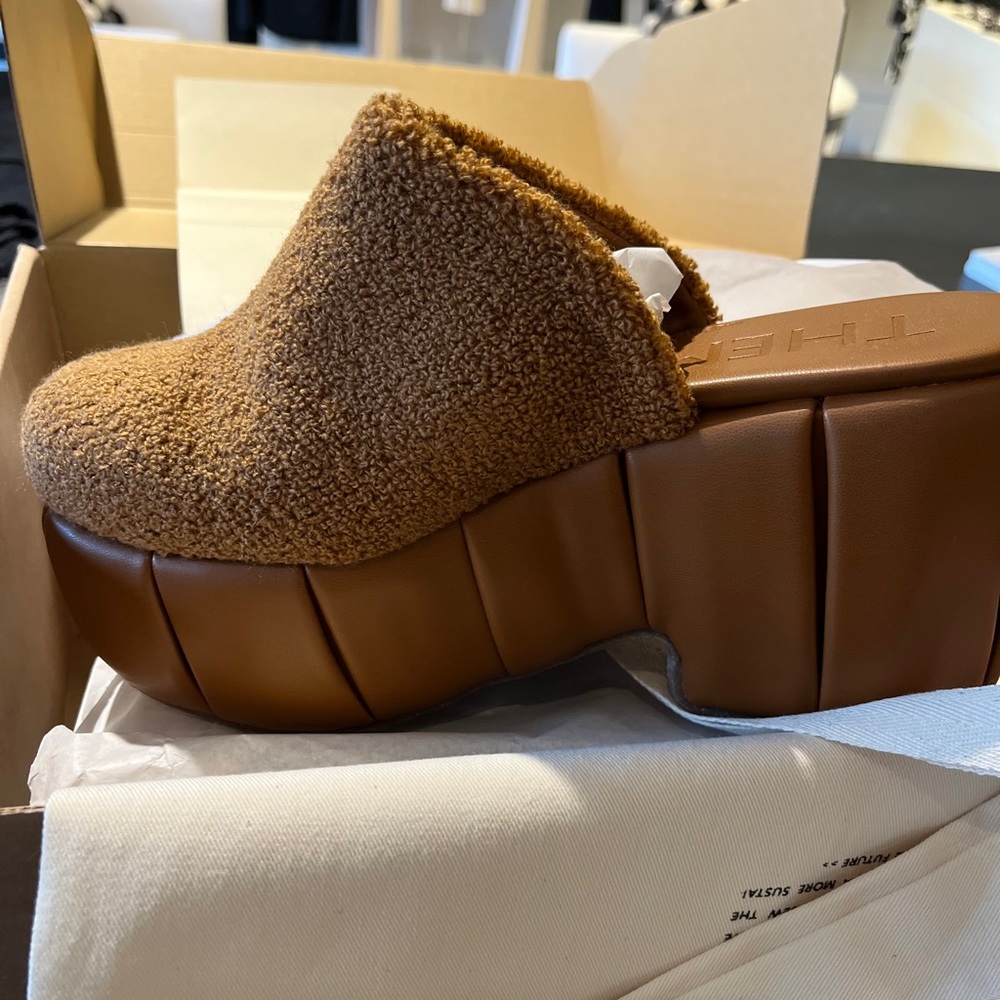 Sherpa clog